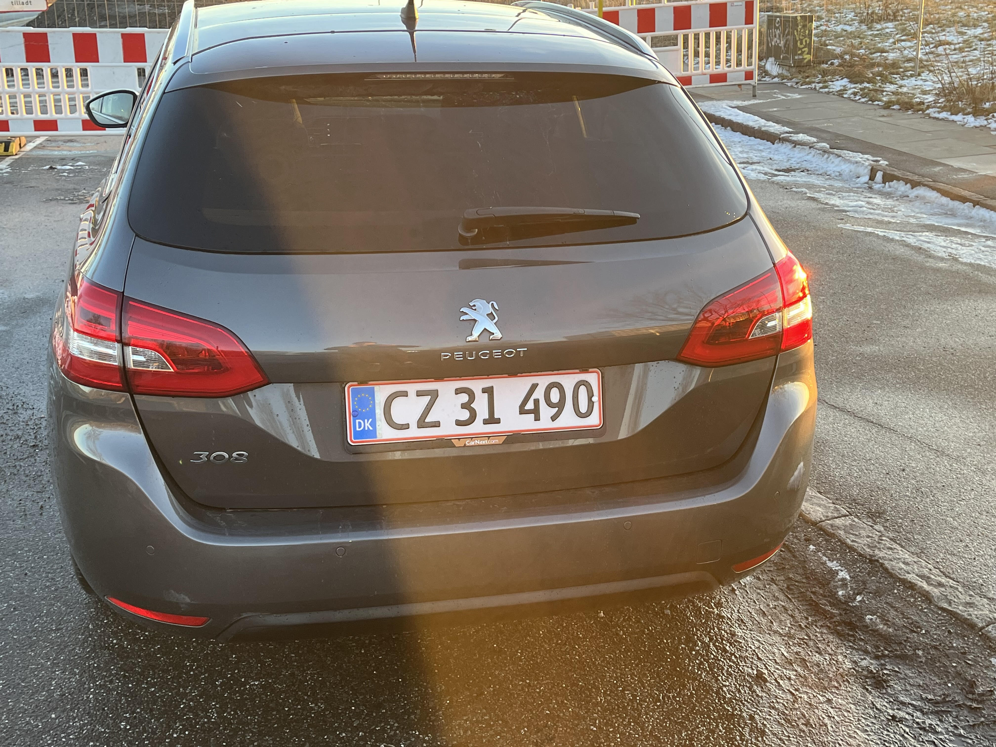 Grå Peugeot 308 fra 2019
