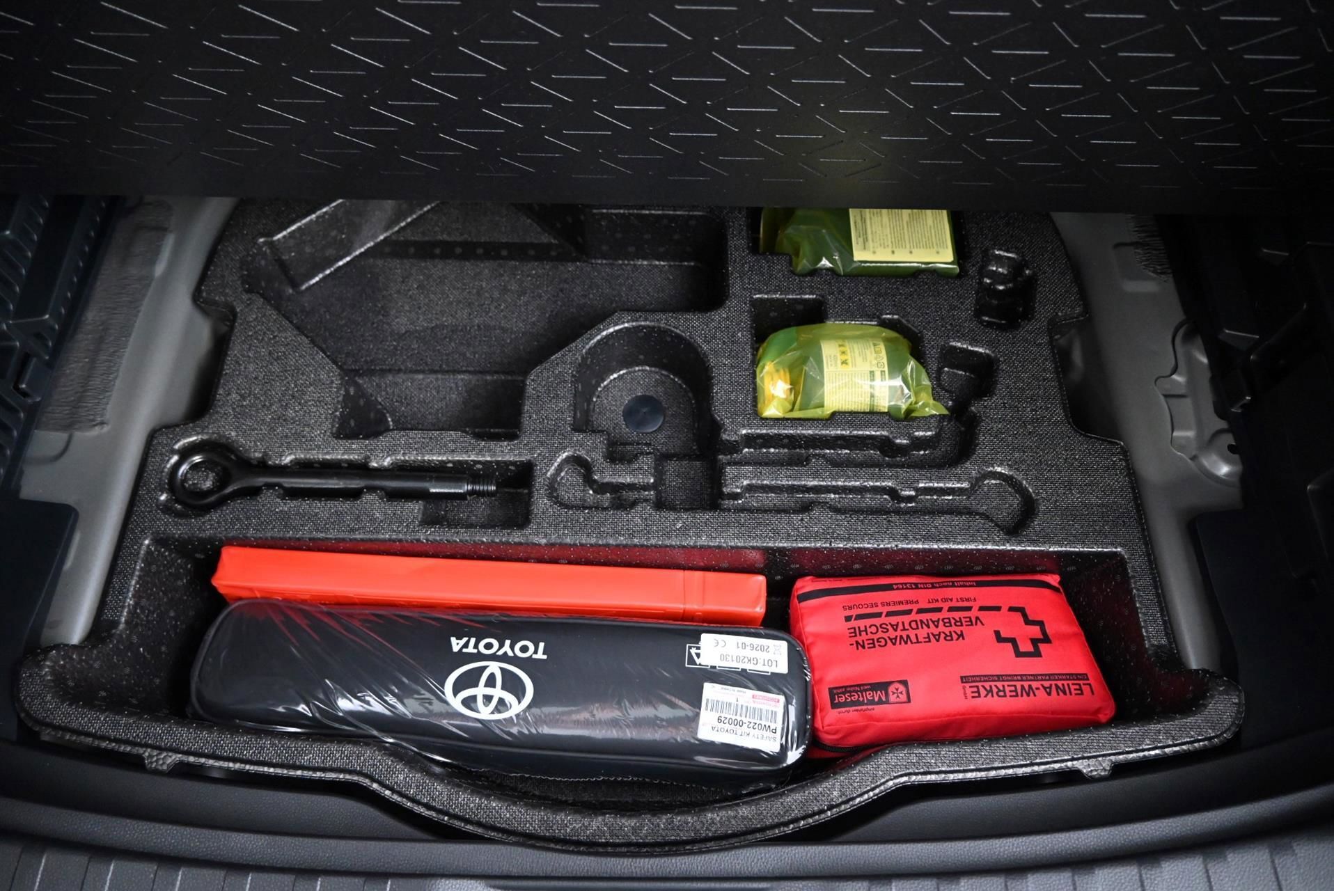 Sort Toyota RAV4 fra 2022