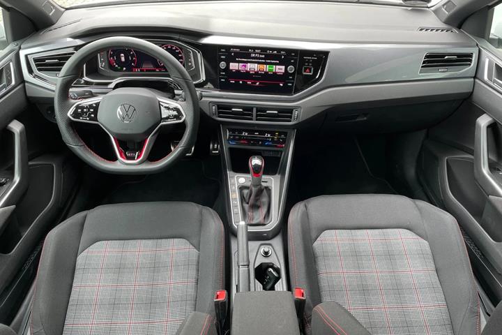 Hvid VW Polo fra 2023