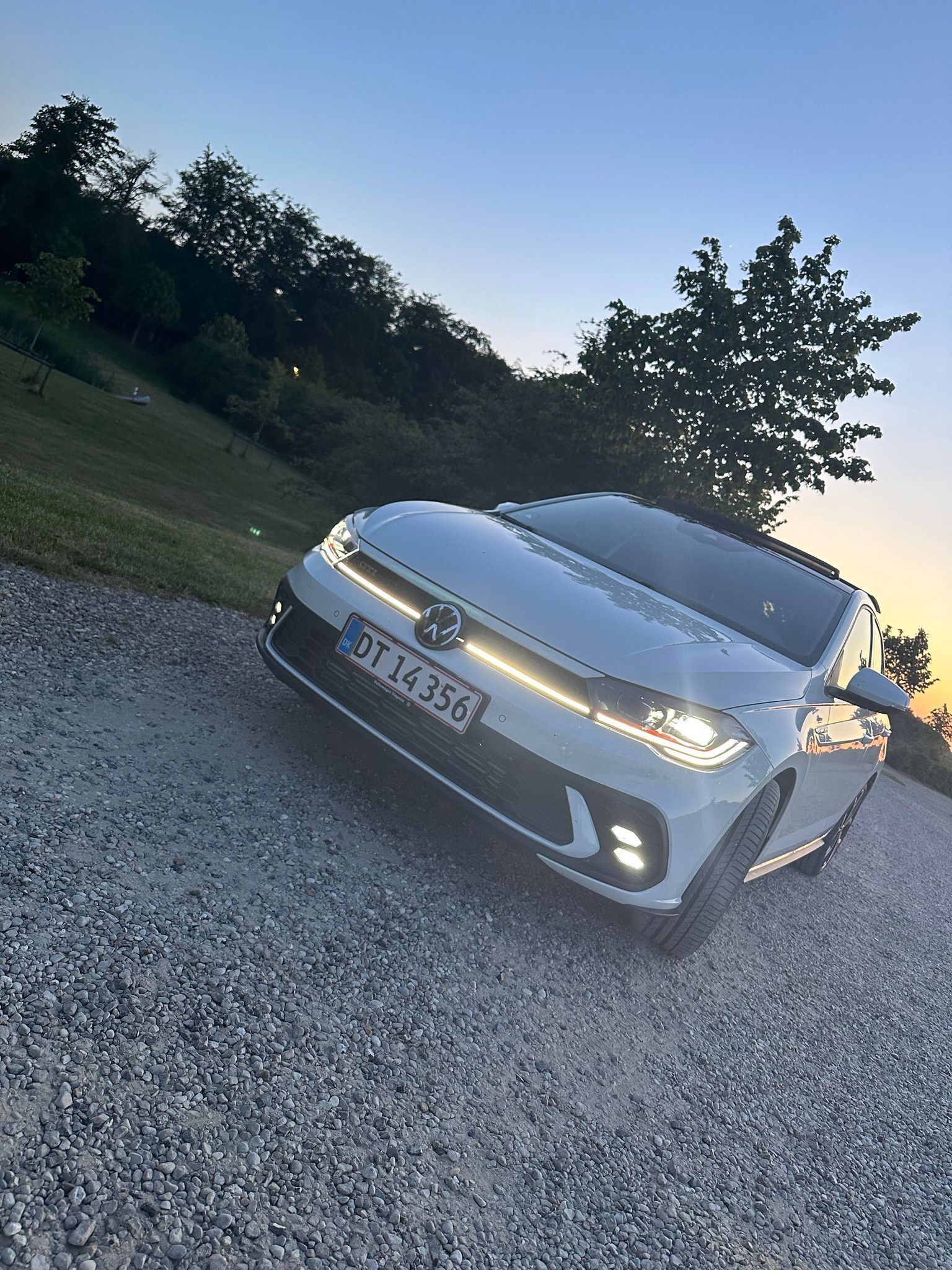 Hvid VW Polo fra 2023