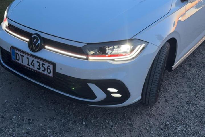 Hvid VW Polo fra 2023
