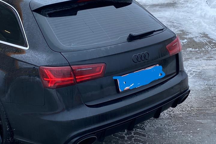 Sort Audi RS6 fra 2016