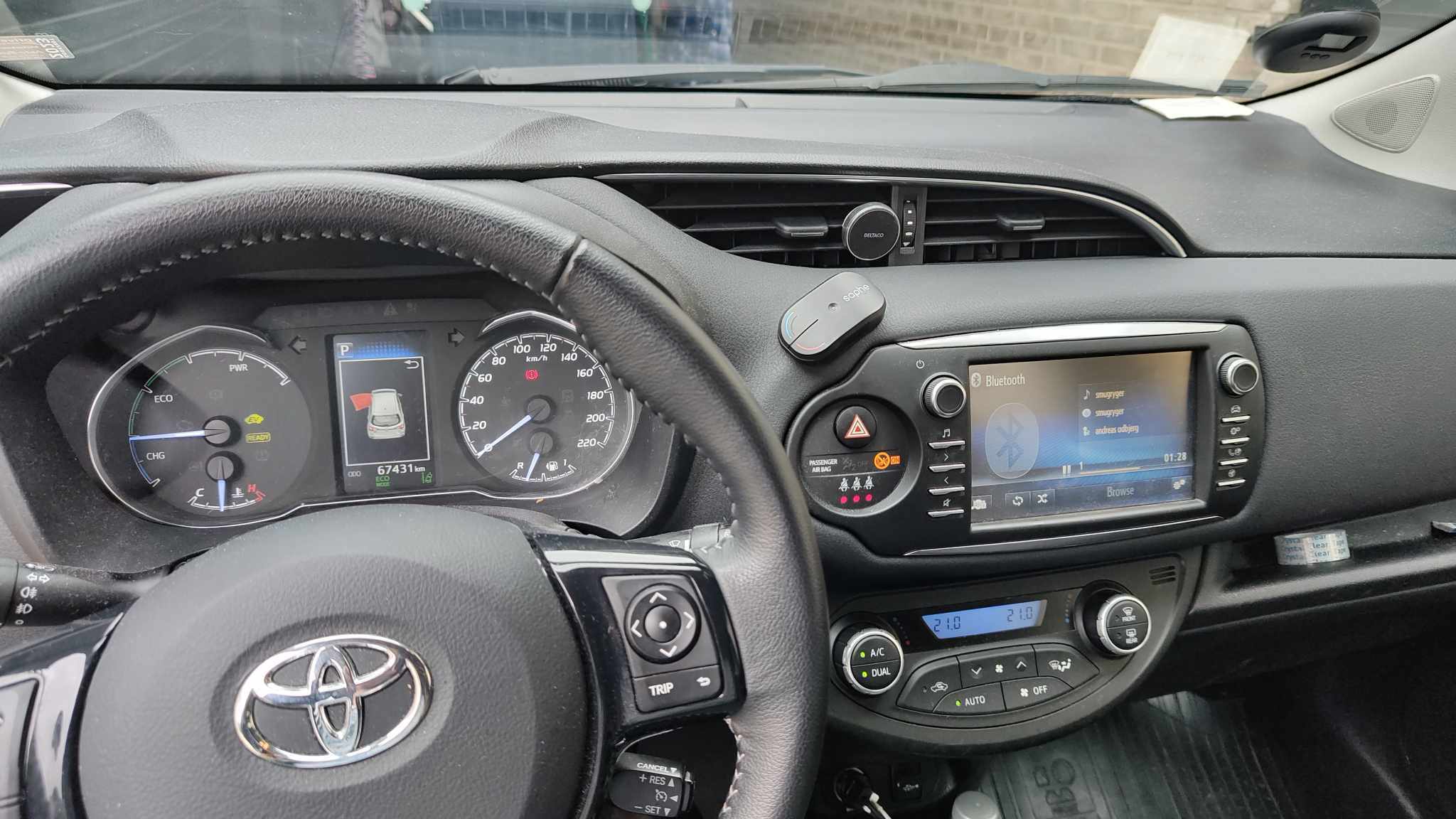 Grå Toyota Yaris fra 2019