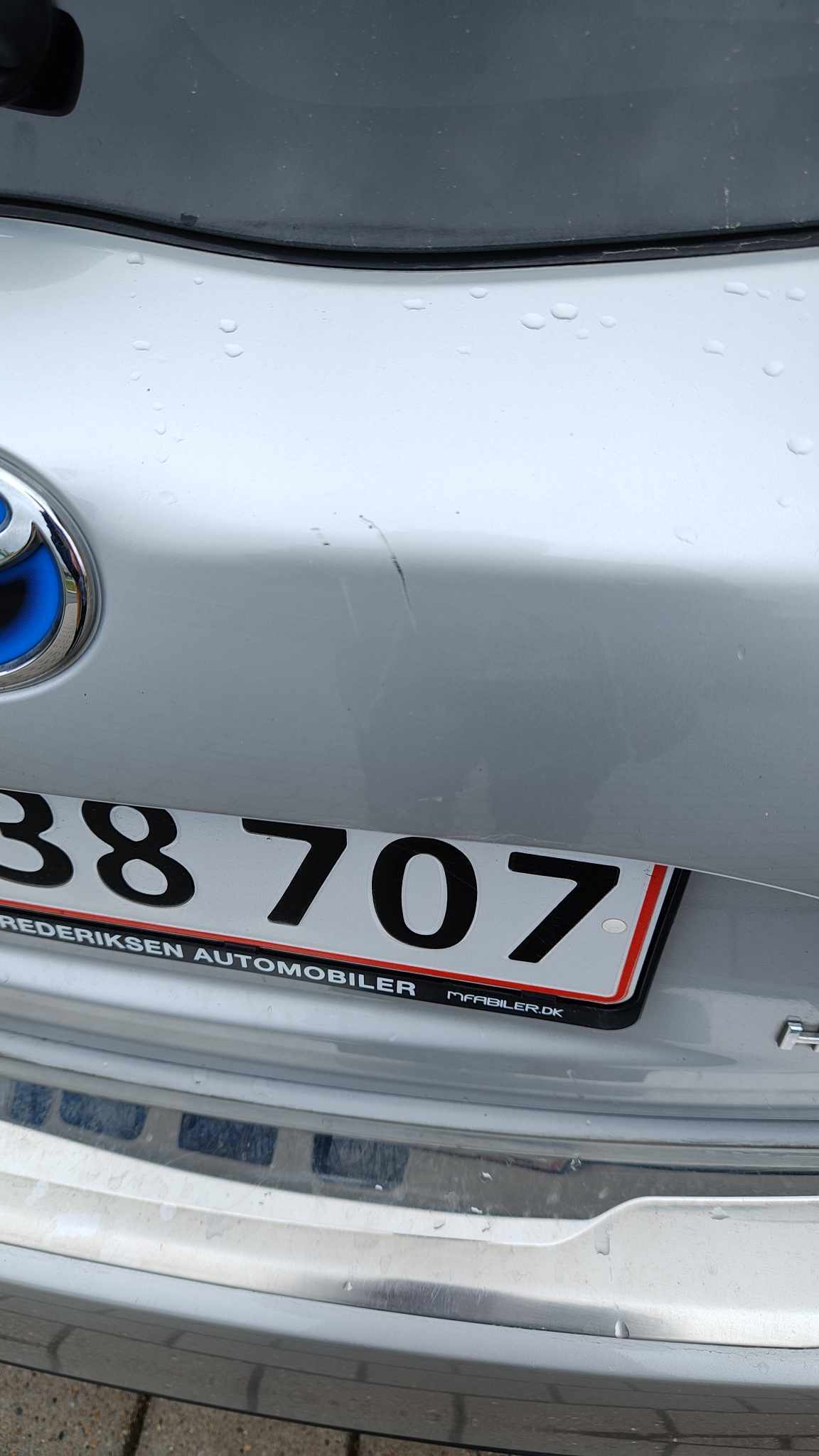 Grå Toyota Yaris fra 2019