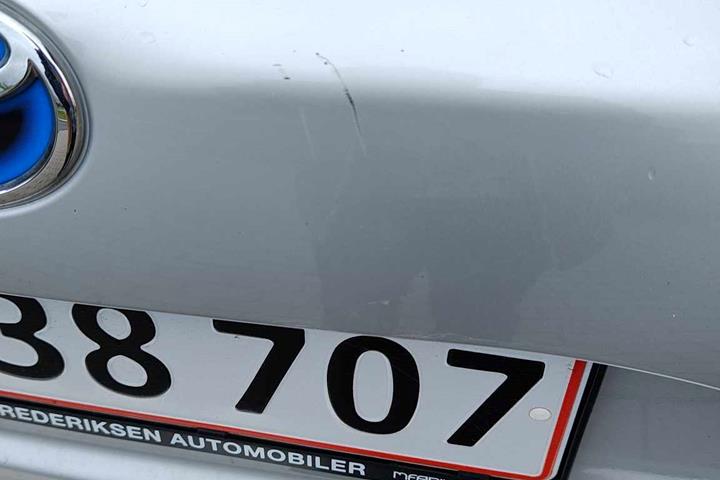 Grå Toyota Yaris fra 2019