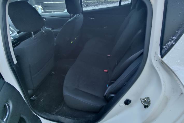 Hvid Nissan Leaf fra 2015