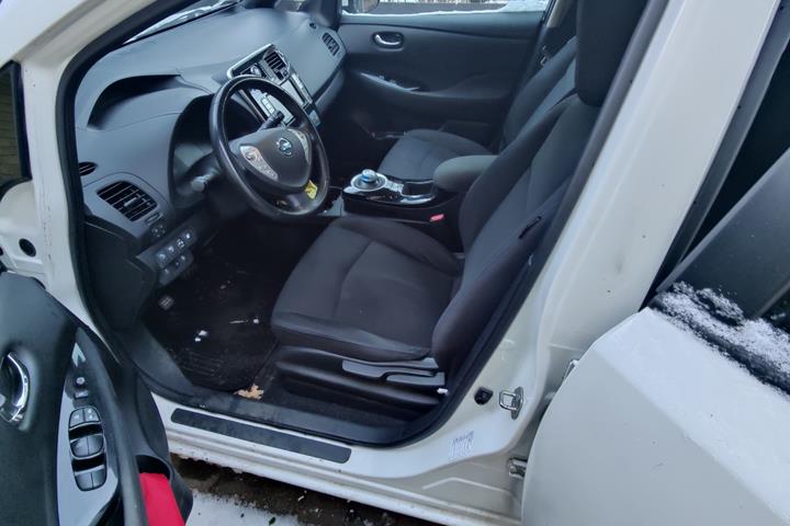 Hvid Nissan Leaf fra 2015