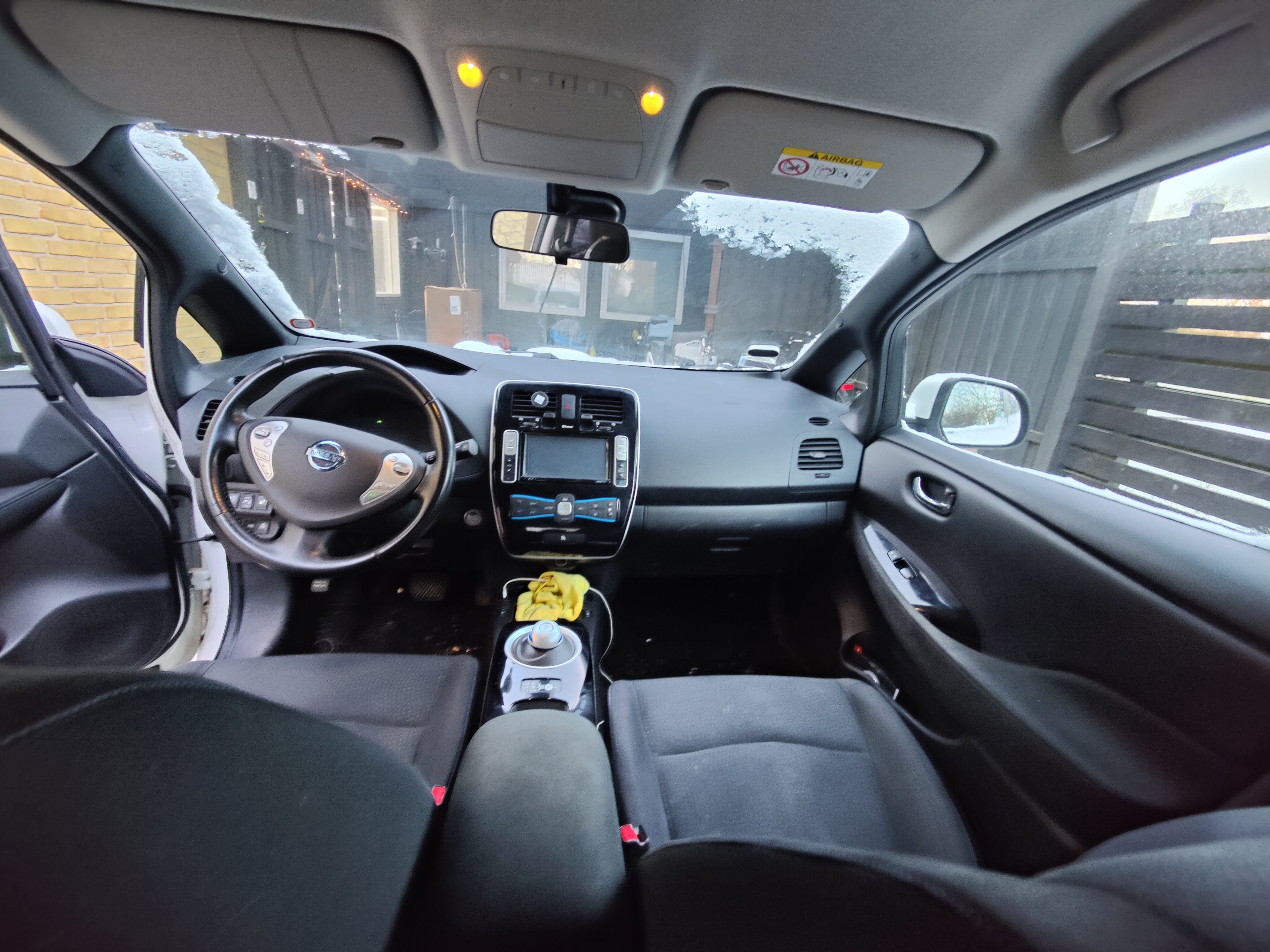 Hvid Nissan Leaf fra 2015