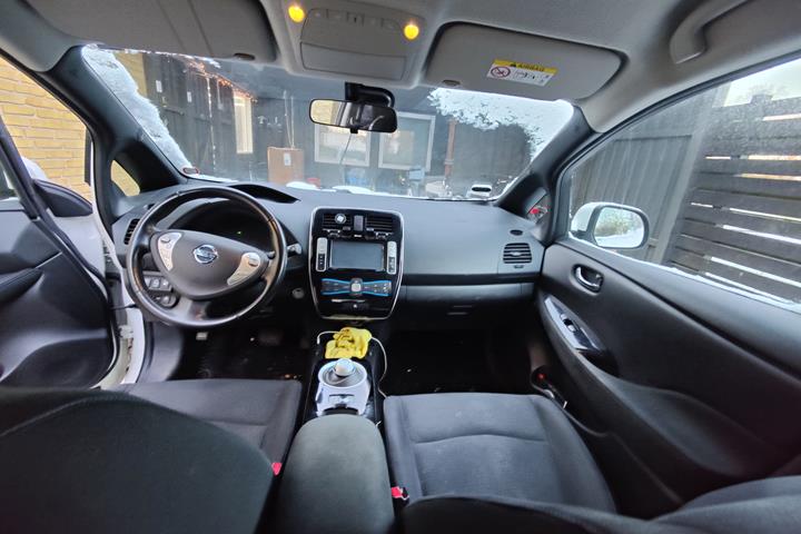 Hvid Nissan Leaf fra 2015
