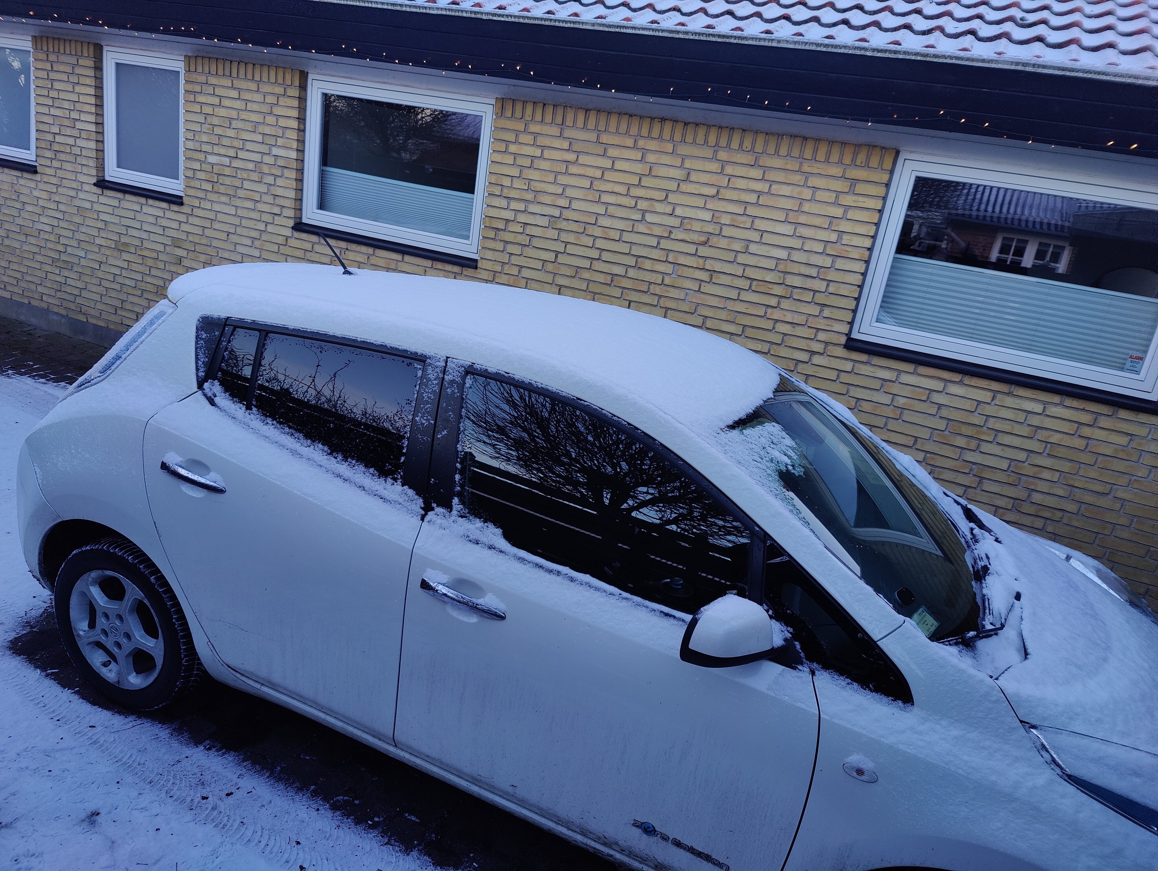 Hvid Nissan Leaf fra 2015