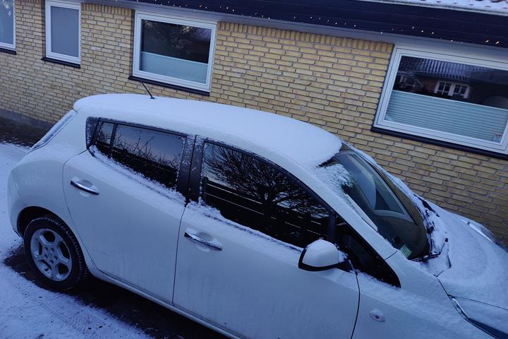 Hvid Nissan Leaf fra 2015