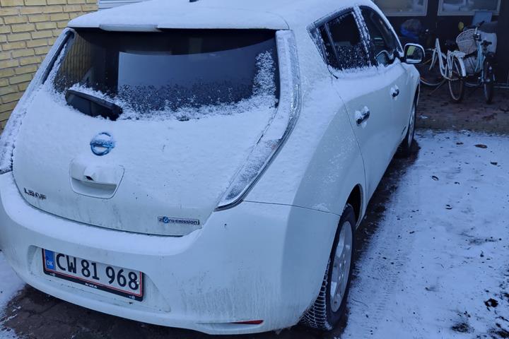 Hvid Nissan Leaf fra 2015