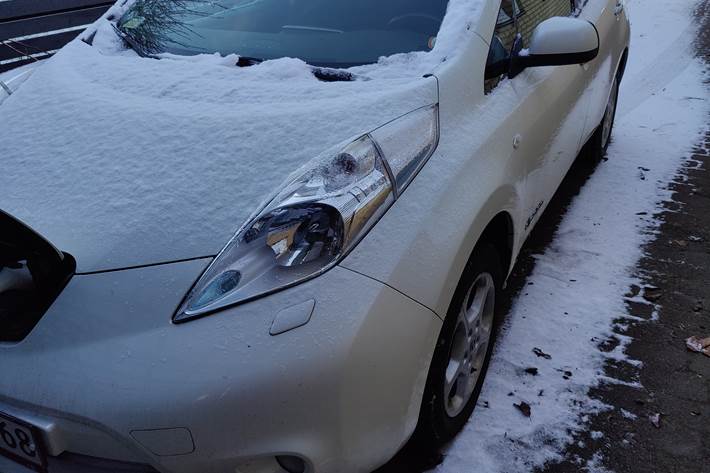 Hvid Nissan Leaf fra 2015