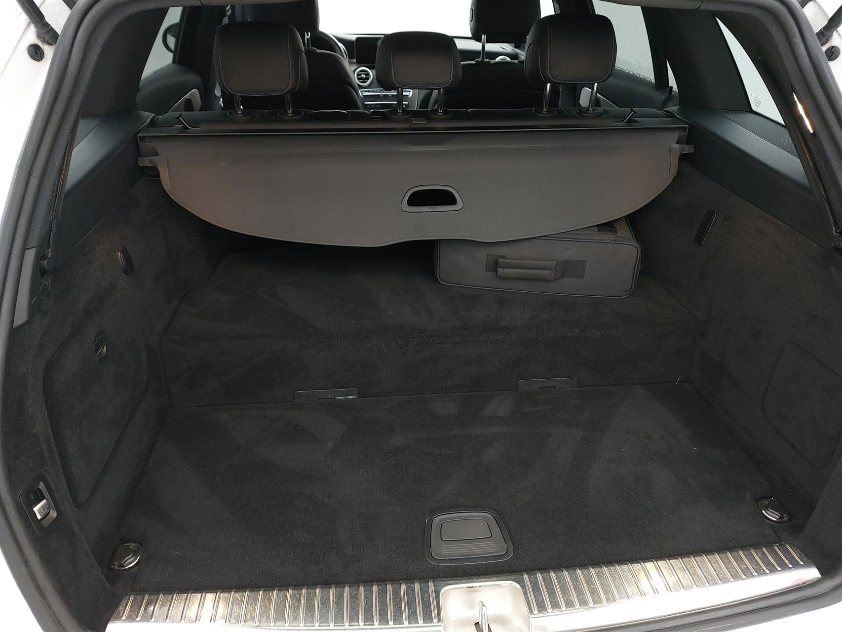 Hvid Mercedes C300 e fra 2020