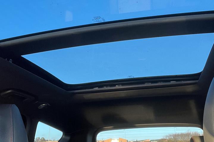 Hvid Ford Kuga fra 2018