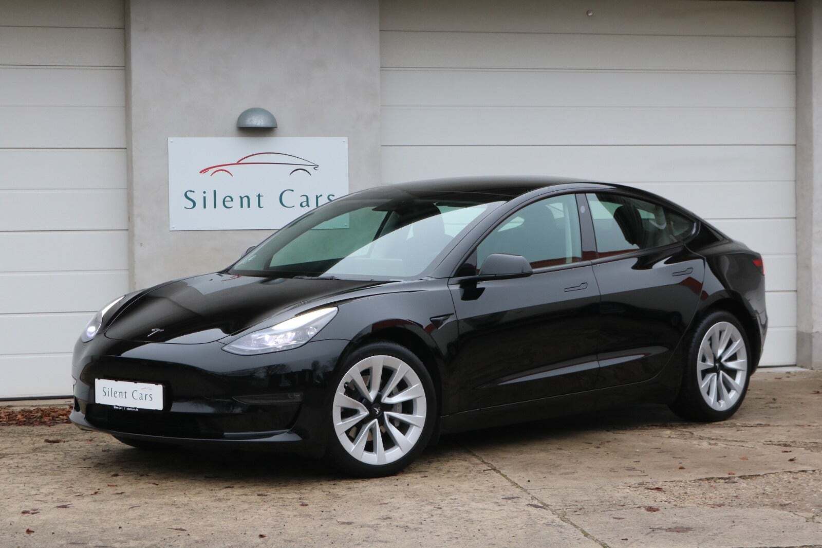 Sort Tesla Model 3 fra 2023