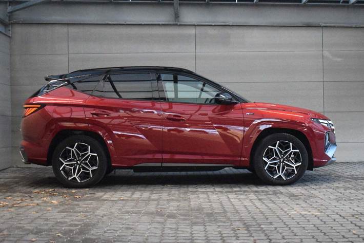 Rød Hyundai Tucson fra 2022