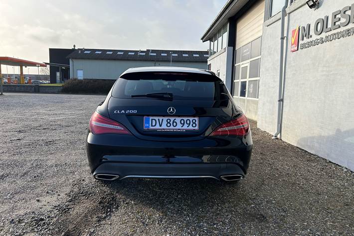 Sort Mercedes CLA200 fra 2017
