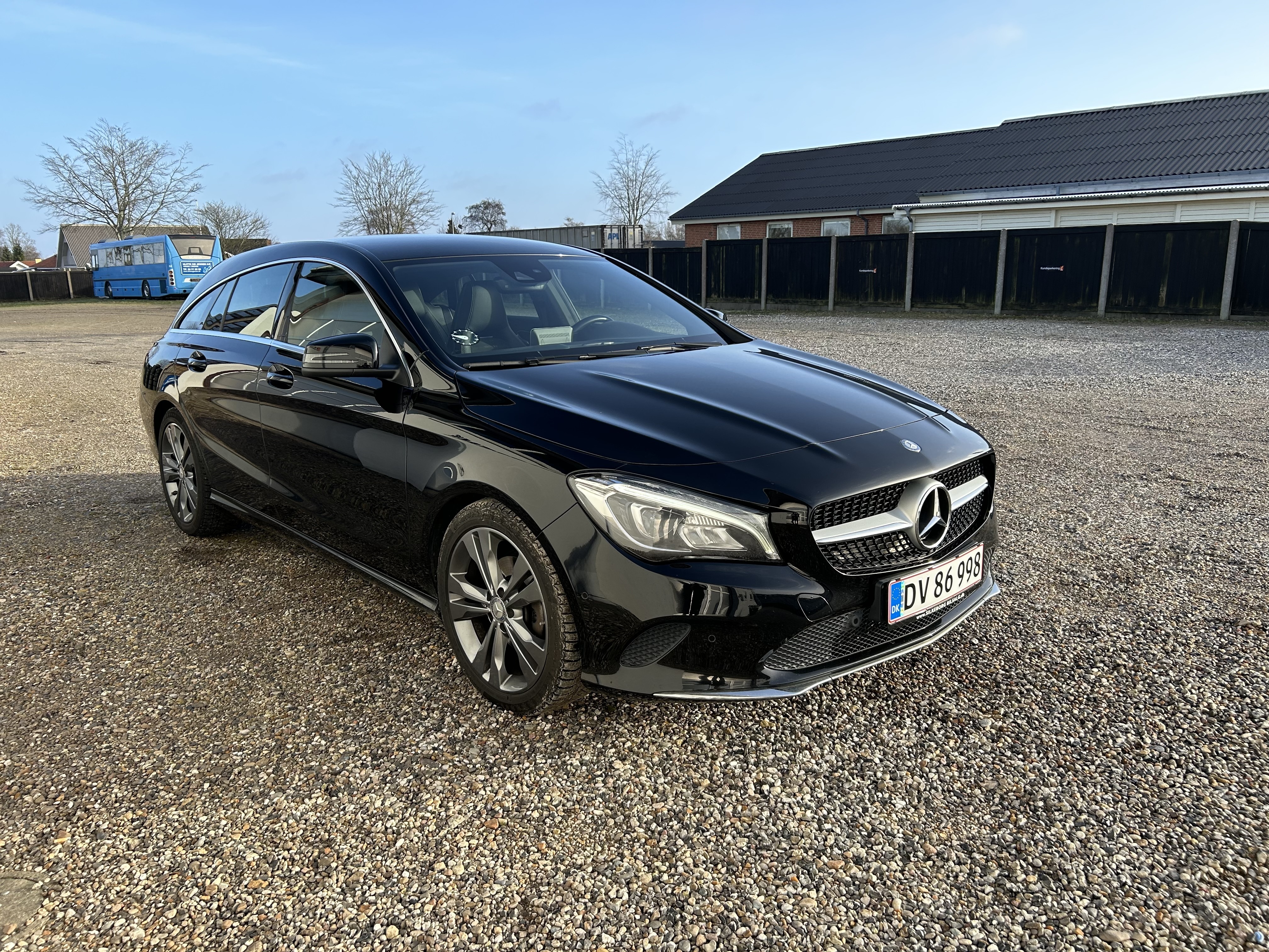 Sort Mercedes CLA200 fra 2017