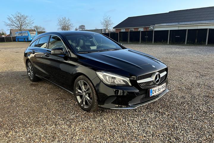 Sort Mercedes CLA200 fra 2017