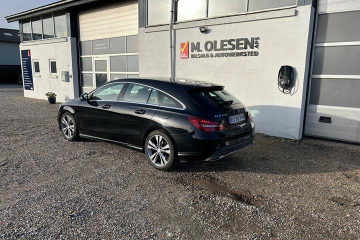 Sort Mercedes CLA200 fra 2017
