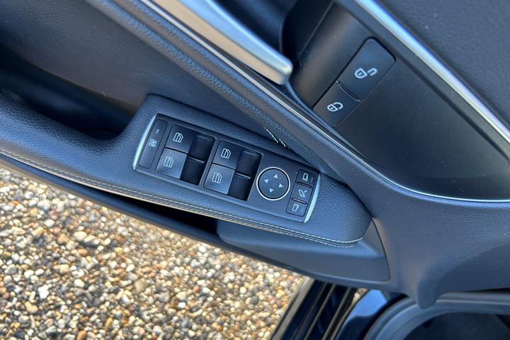 Sort Mercedes CLA200 fra 2017