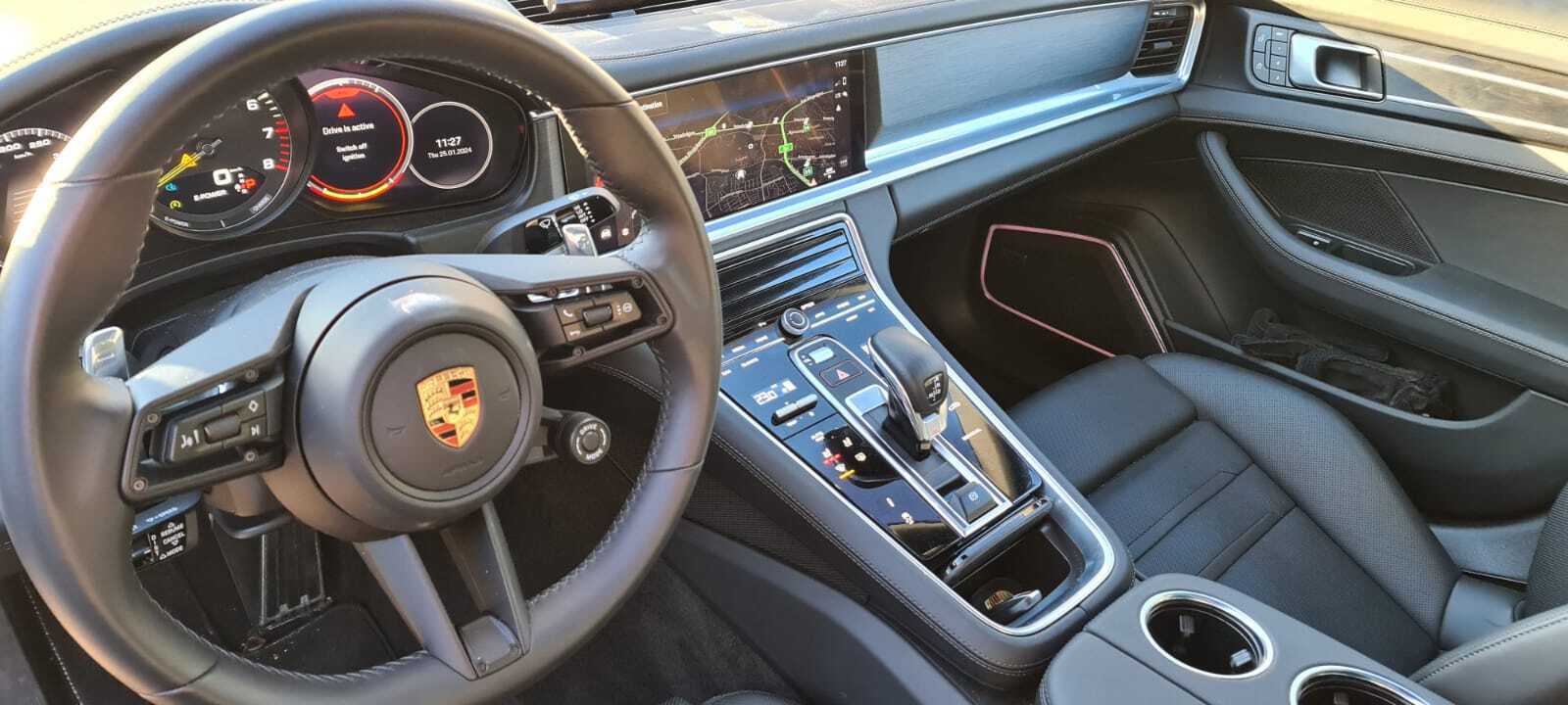 Grøn Porsche Panamera fra 2023