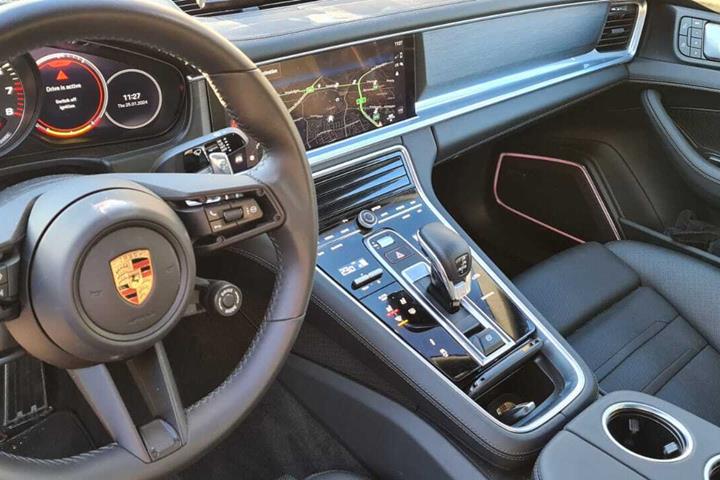Grøn Porsche Panamera fra 2023