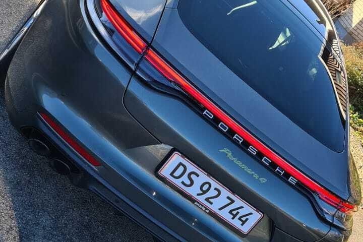 Grøn Porsche Panamera fra 2023