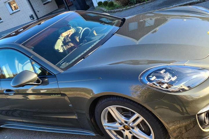 Grøn Porsche Panamera fra 2023