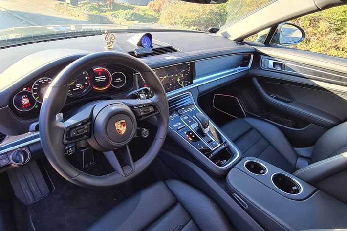 Grøn Porsche Panamera fra 2023