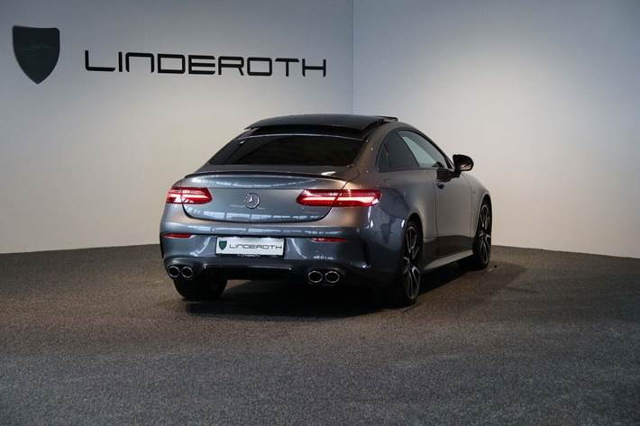 Grå Mercedes E53 fra 2019 set udefra