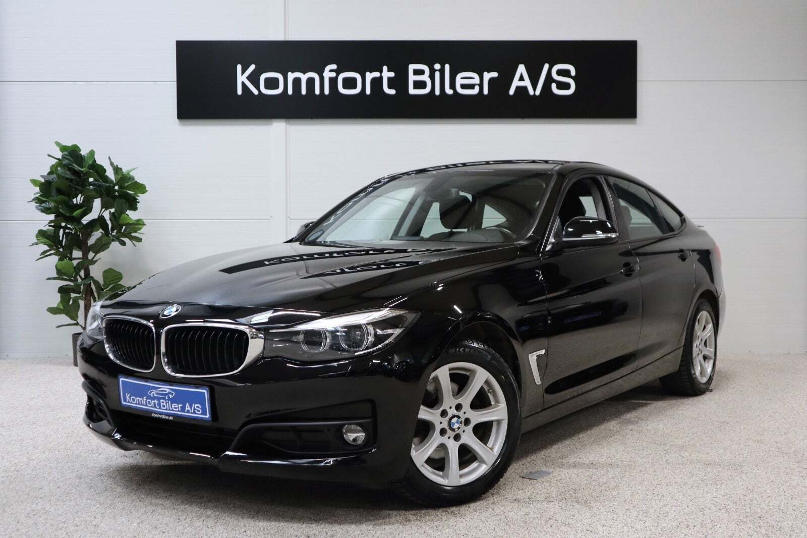 Sort BMW 320d fra 2017