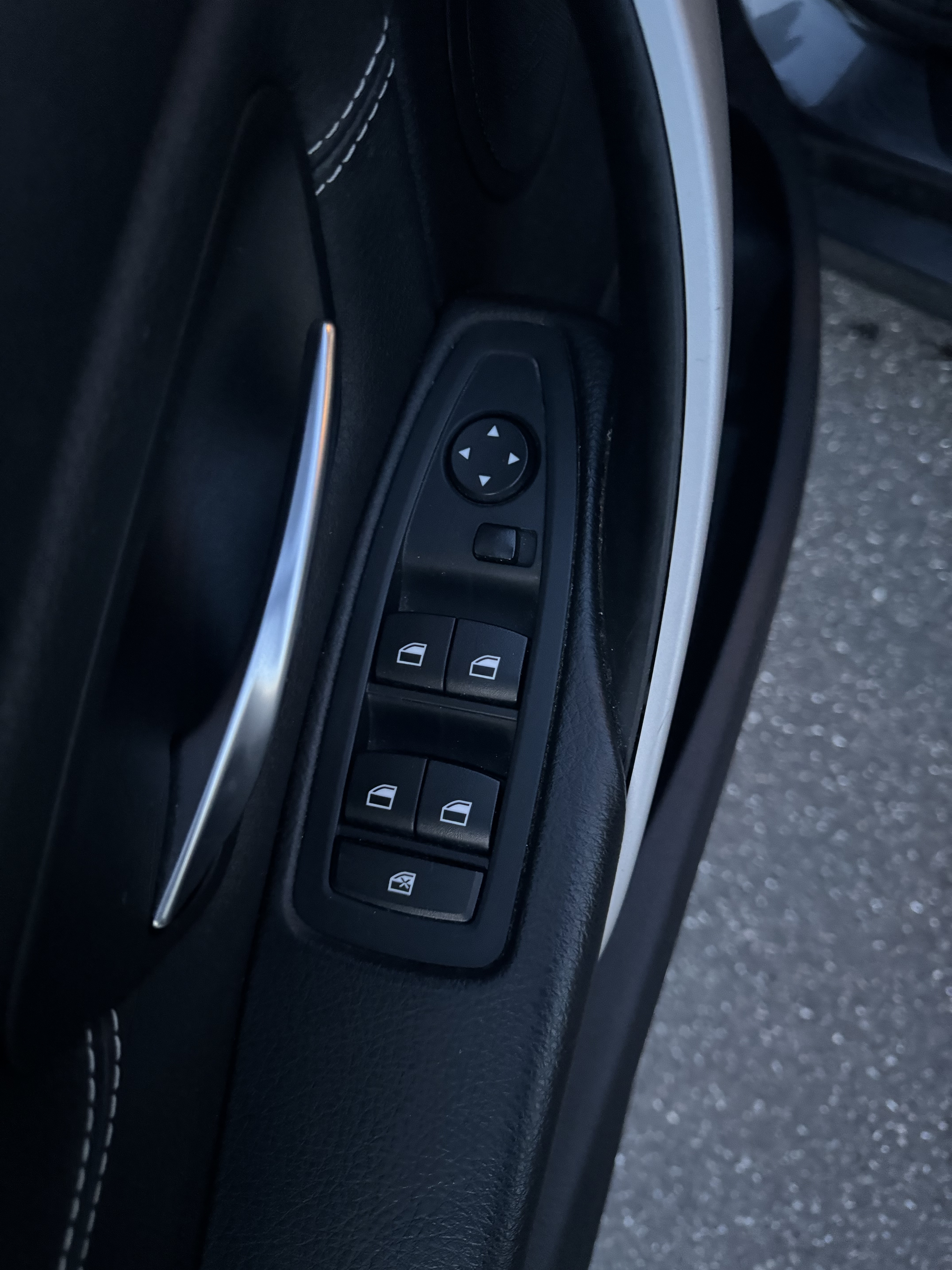 Grå BMW 320d fra 2015