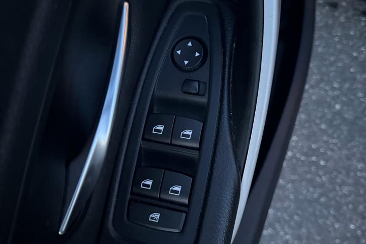 Grå BMW 320d fra 2015