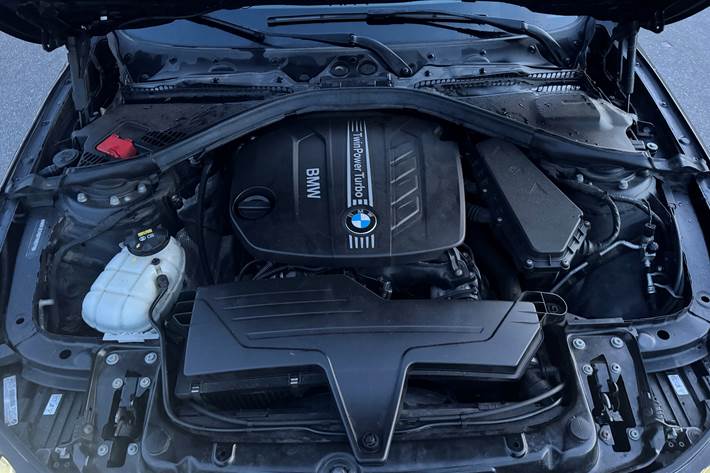 Grå BMW 320d fra 2015