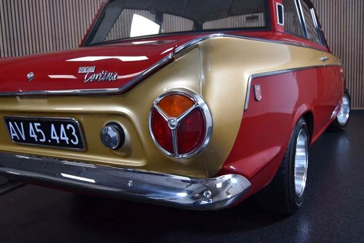 Rød Ford Cortina fra 1966