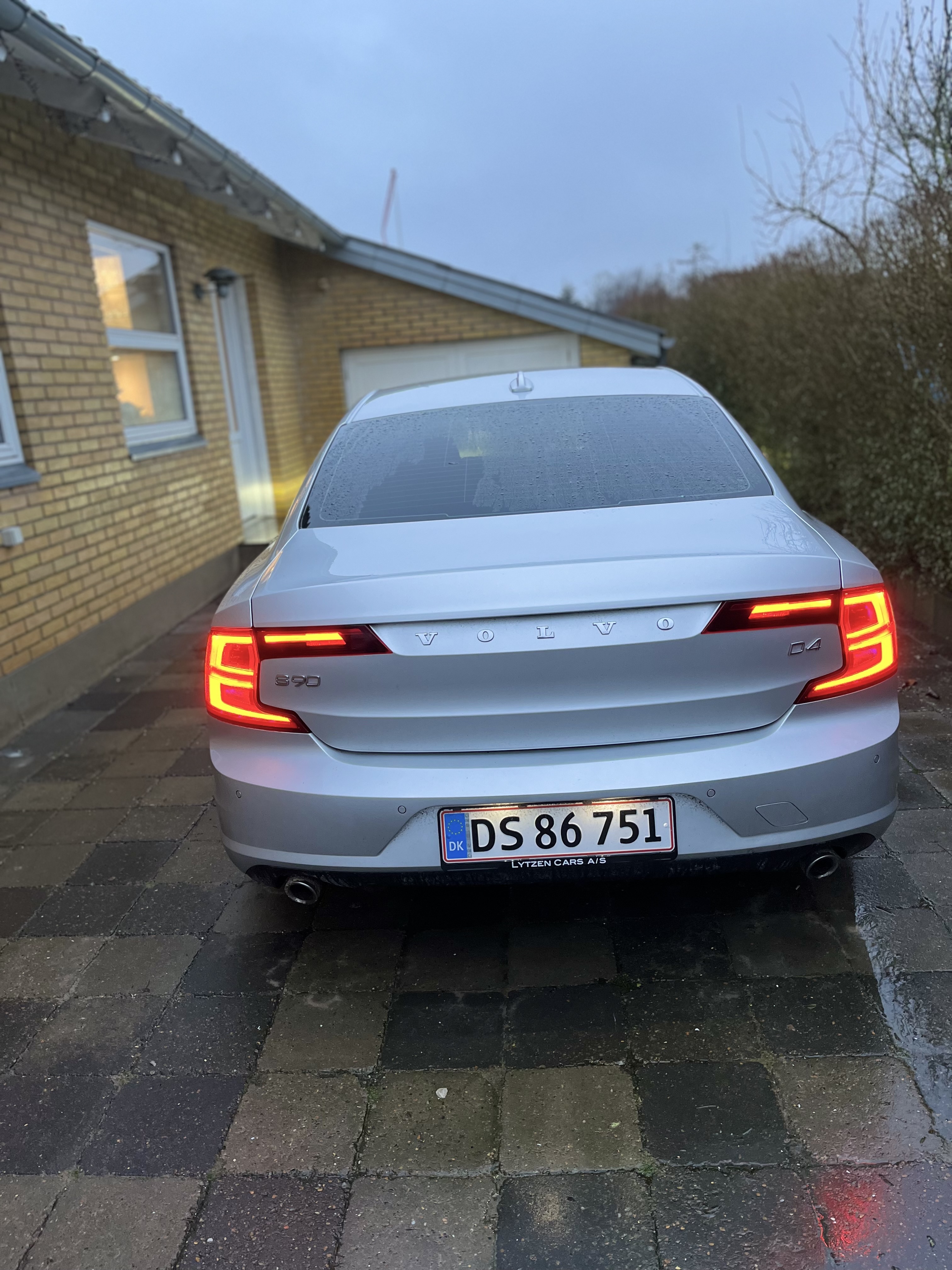 Grå Volvo S90 fra 2020