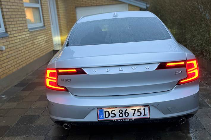 Grå Volvo S90 fra 2020