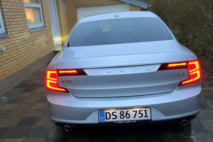 Grå Volvo S90 fra 2020