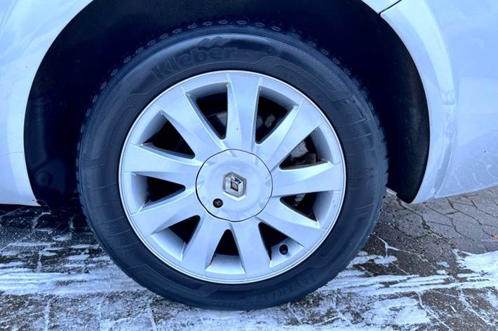 Sølv Renault Grand Scenic II fra 2008