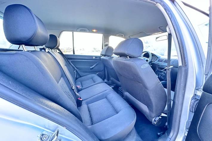 Sølv VW Golf IV fra 2000