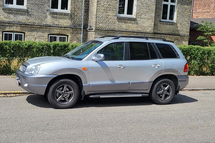 Grå Hyundai Santa Fe fra 2005