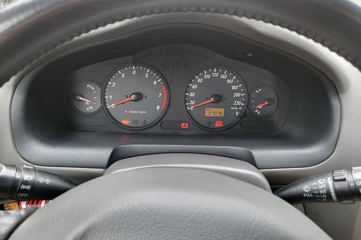 Grå Hyundai Santa Fe fra 2005