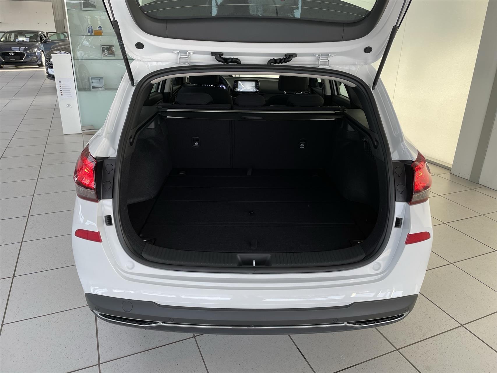 Hvid Hyundai i30 fra 2024