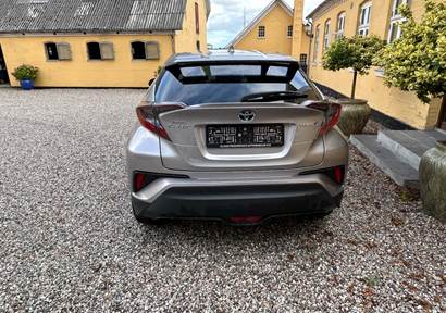 Toyota C-HR 1,8 Hybrid Premium Selected CVT