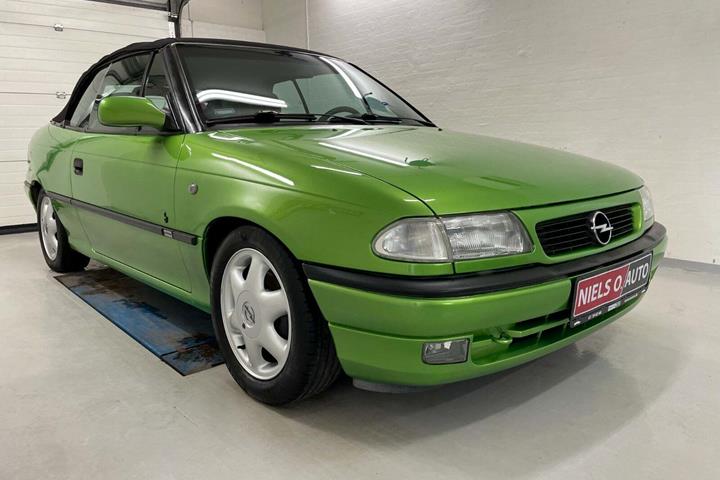 Grøn Opel Astra fra 1997