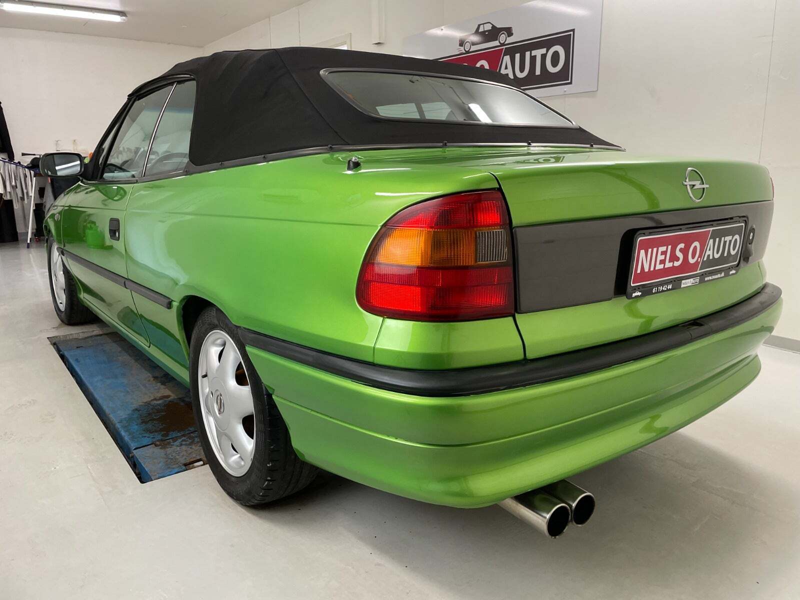 Grøn Opel Astra fra 1997