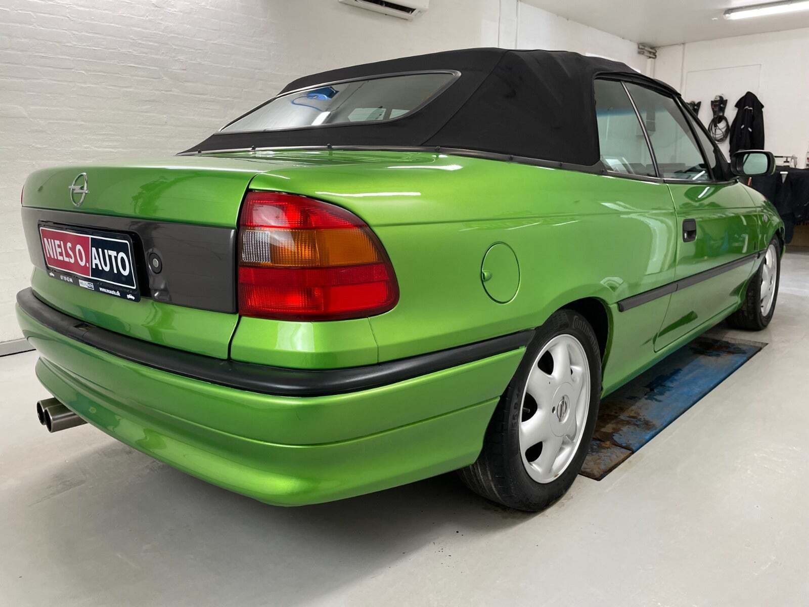 Grøn Opel Astra fra 1997