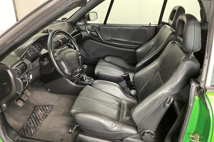 Grøn Opel Astra fra 1997
